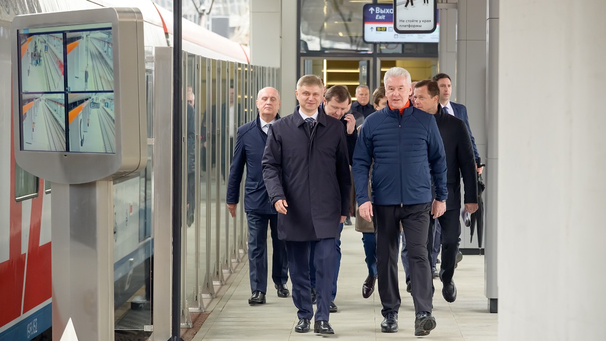 Мэр Москвы Сергей Собянин и глава РЖД Олег Белозеров открыли основную часть московского городского вокзала «Москва-Сити» МЦД-1, который возвели на месте старой станции