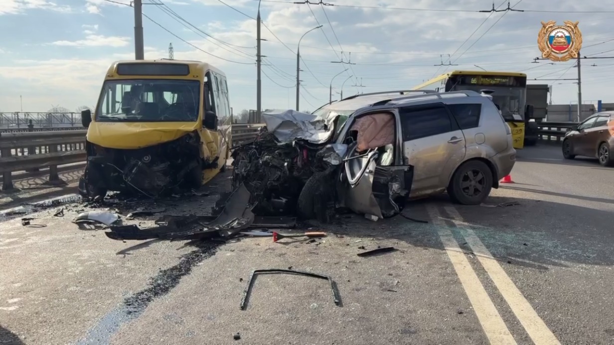 ГАИ: 11 человек пострадали в ДТП с автобусом в Ярославской области
