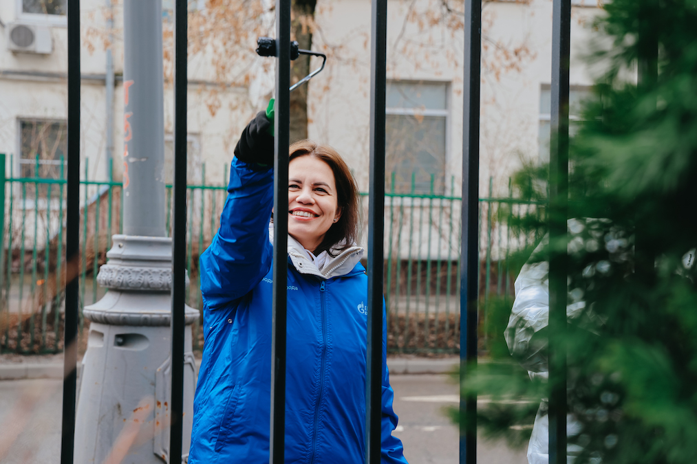 Волонтеры Московского НПЗ поддержали москвичей на общегородском субботнике