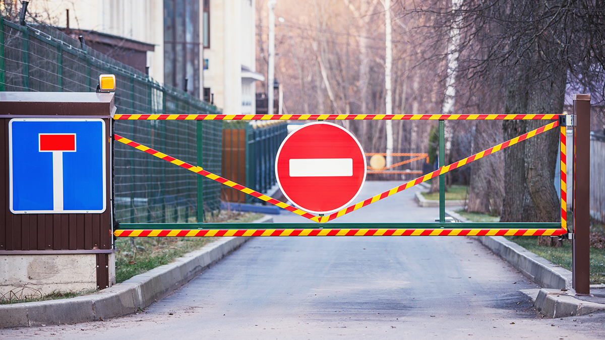 Жительница Подмосковья придумала, как «взымать дань» с соседей за проезд на дачу