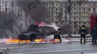 Автомобиль каршеринга загорелся на Новом Арбате