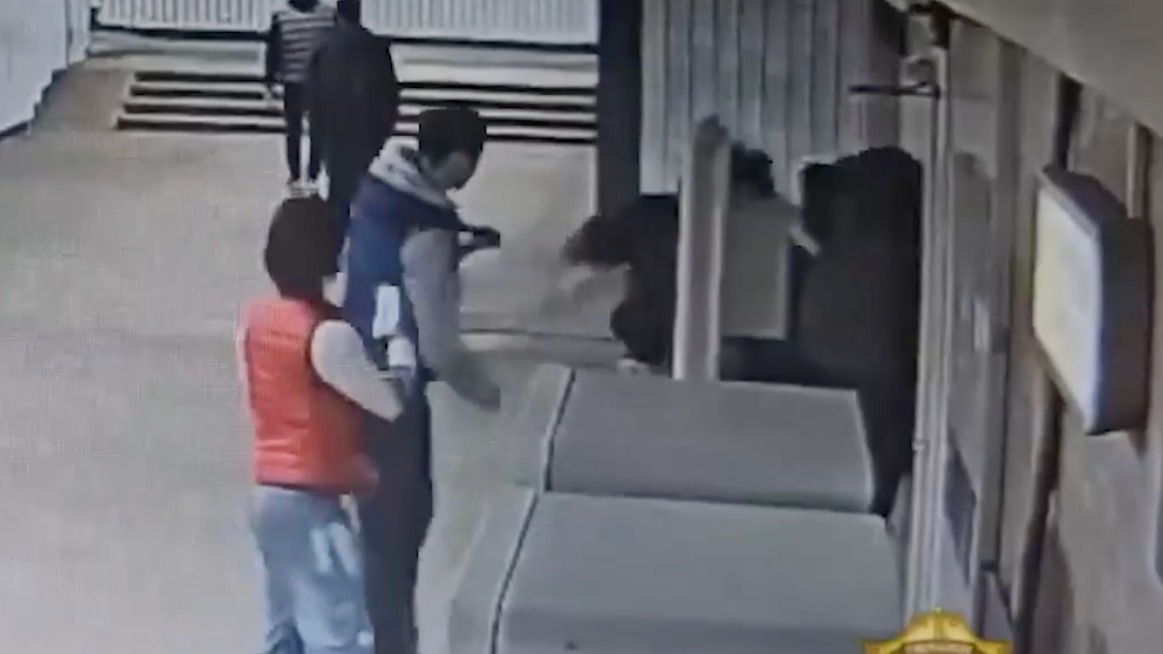 Двух подростков задержали в Москве за драку в переходе станции «Калужская»