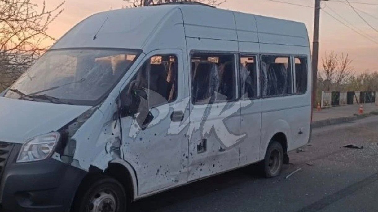 Украинский дрон атаковал маршрутку в Горловке, ранен водитель