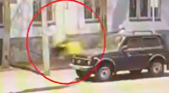 Курьер на электровелосипеде украл сумку у женщины на северо-востоке Москвы