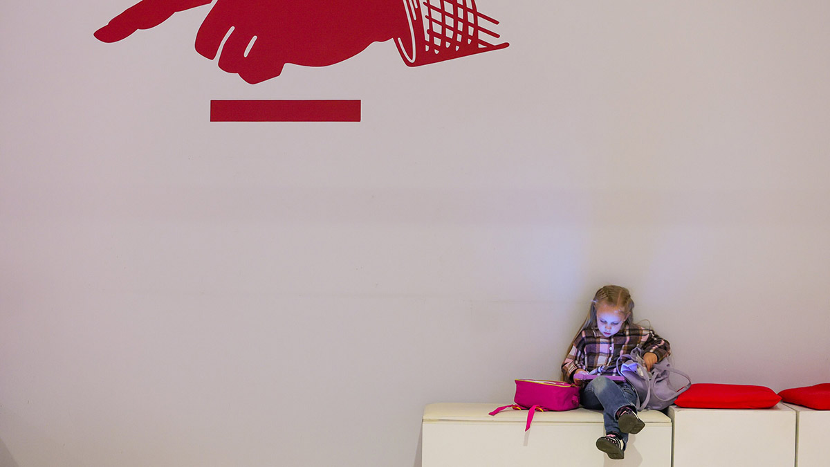 Как соцсети заменяют детям родительскую любовь