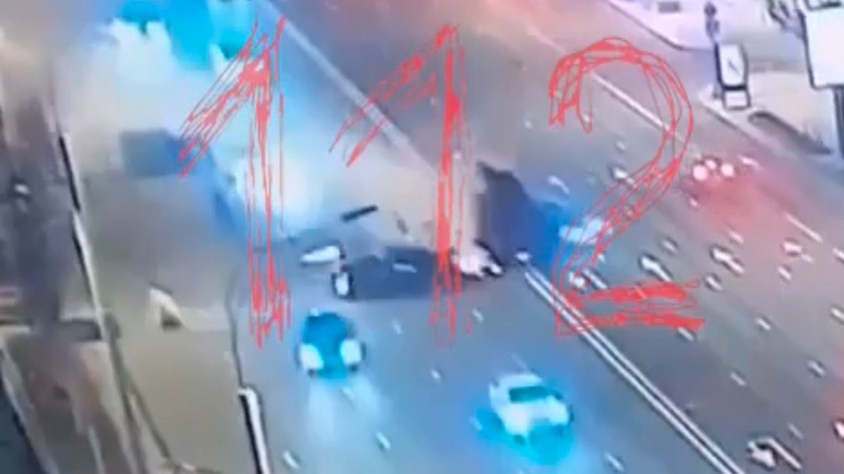 Появились кадры аварии на Садовом кольце