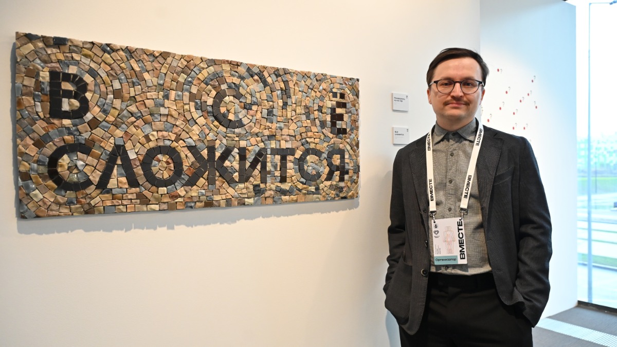 Художник Владимир Абих на открытии выставки «ВМЕСТЕ»