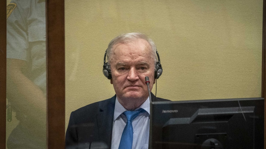 Осужденный за геноцид сербский генерал Младич находится «между жизнью и смертью»