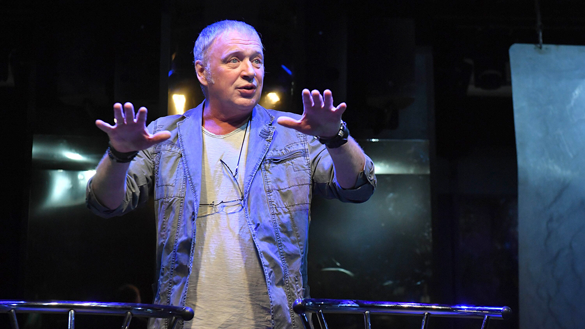 Заслуженный артист России Олег Леушин