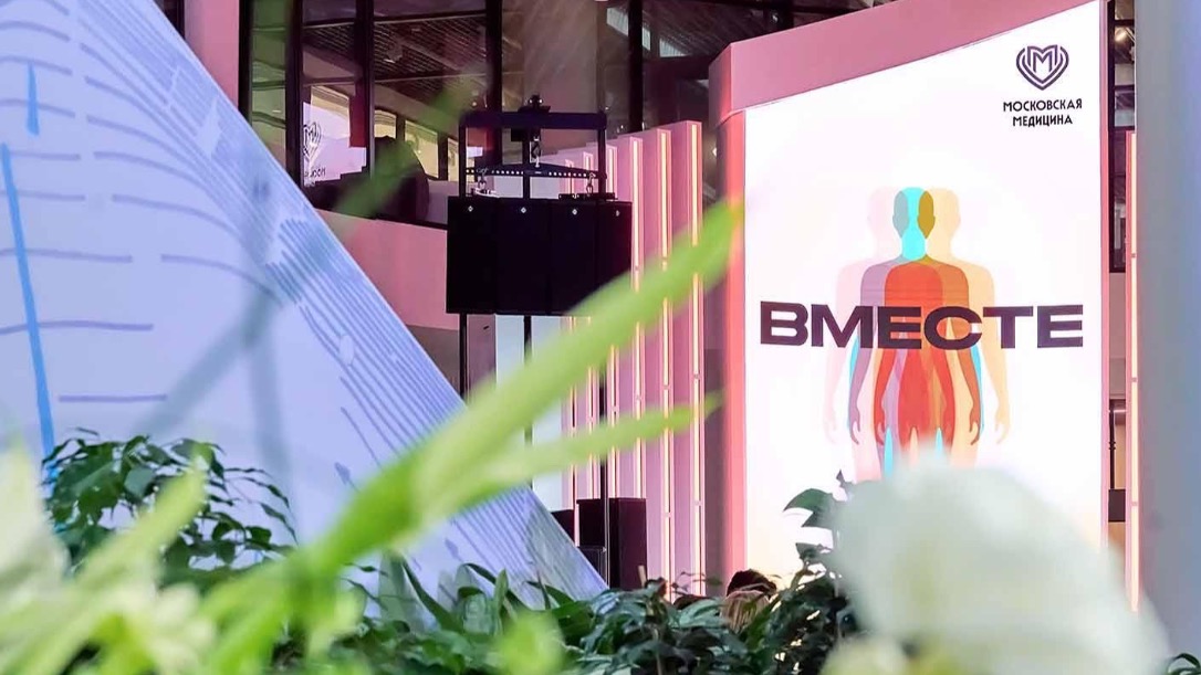 «Мосфото» представил кадры с выставки современного искусства «Вместе»