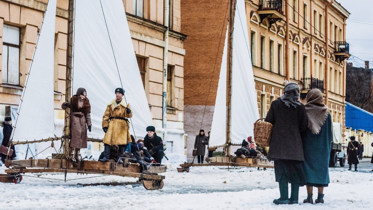 На буерах слева Полина Агуреева и Виктор Добронравов, Роман Евдокимов