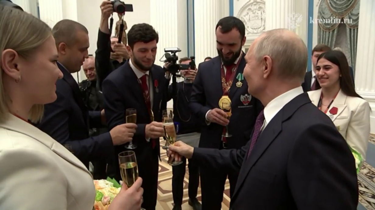 Владимир Путин вручил госнаграды Умару Кремлеву, Петру Яну и Мурату Гассиеву