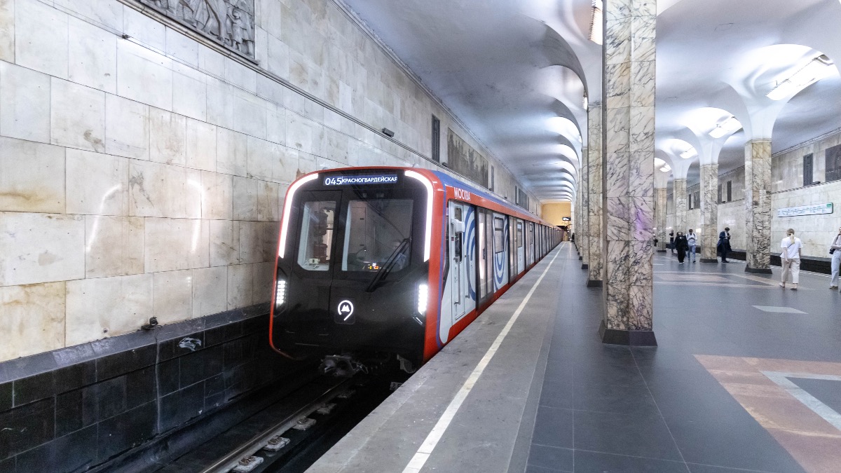 Созданные при помощи нейроголоса сообщения появились в поездах московского метро