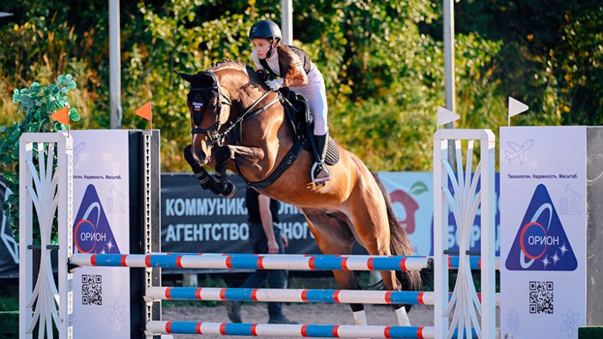 Дочь тренера «Зенита» Семака получила нейтральный статус в конном спорте
