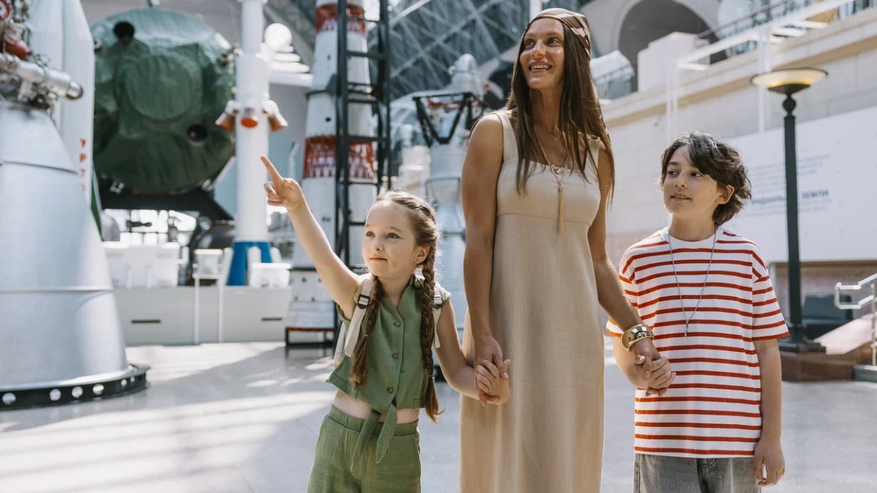 Сергунина назвала регионы, туристы из которых чаще всего посещают Москву повторно