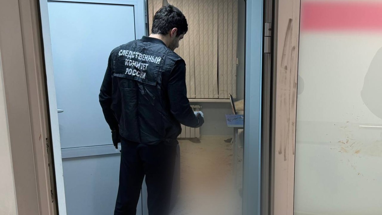 Нападение на больницу в Махачкале: что известно о нападавших, причина поножовщины, кто пострадал