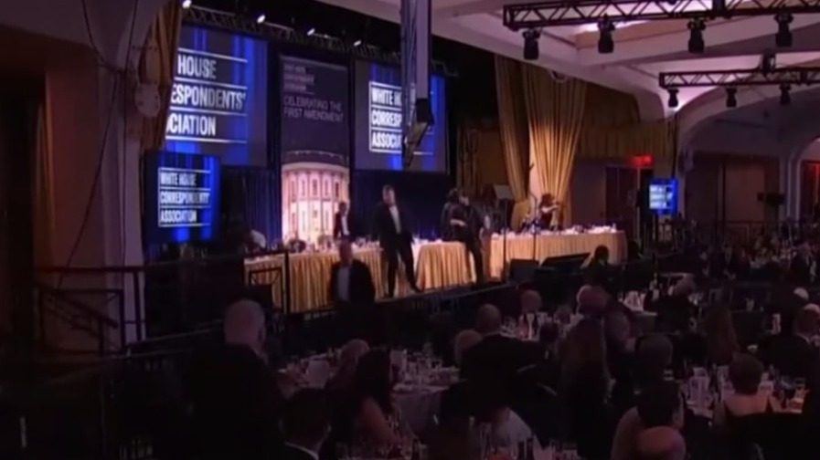 Трамп показал кадры стрельбы на ужине с его участием