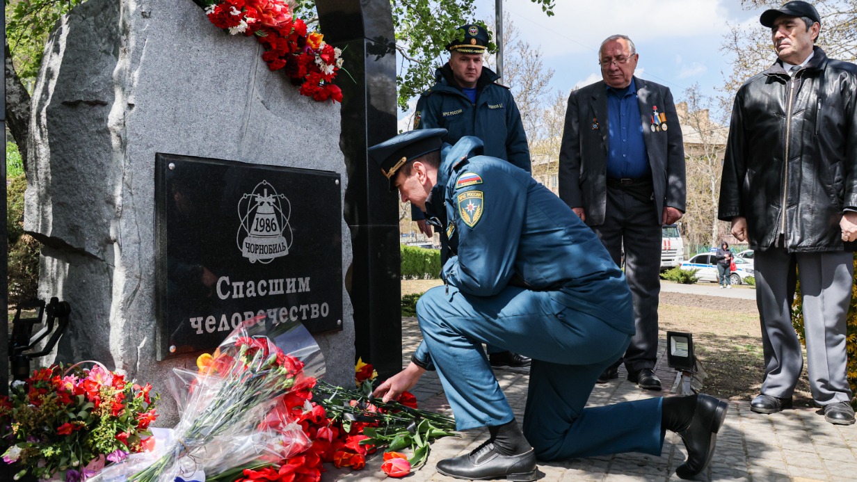 Возложение цветов к 40-летию аварии на ЧАЭС в Мелитополе