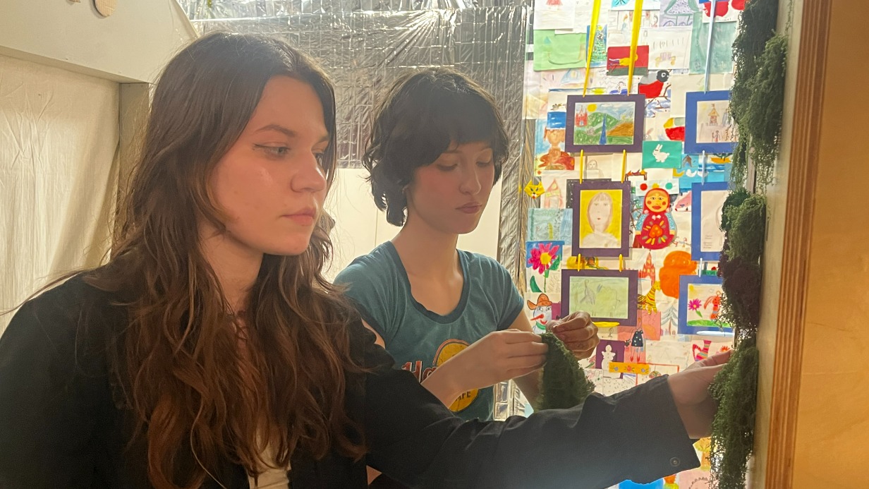 Мир подростков: в павильоне № 49 на ВДНХ проектная школа «Каскад» представила выставку «МеетаАнгар»