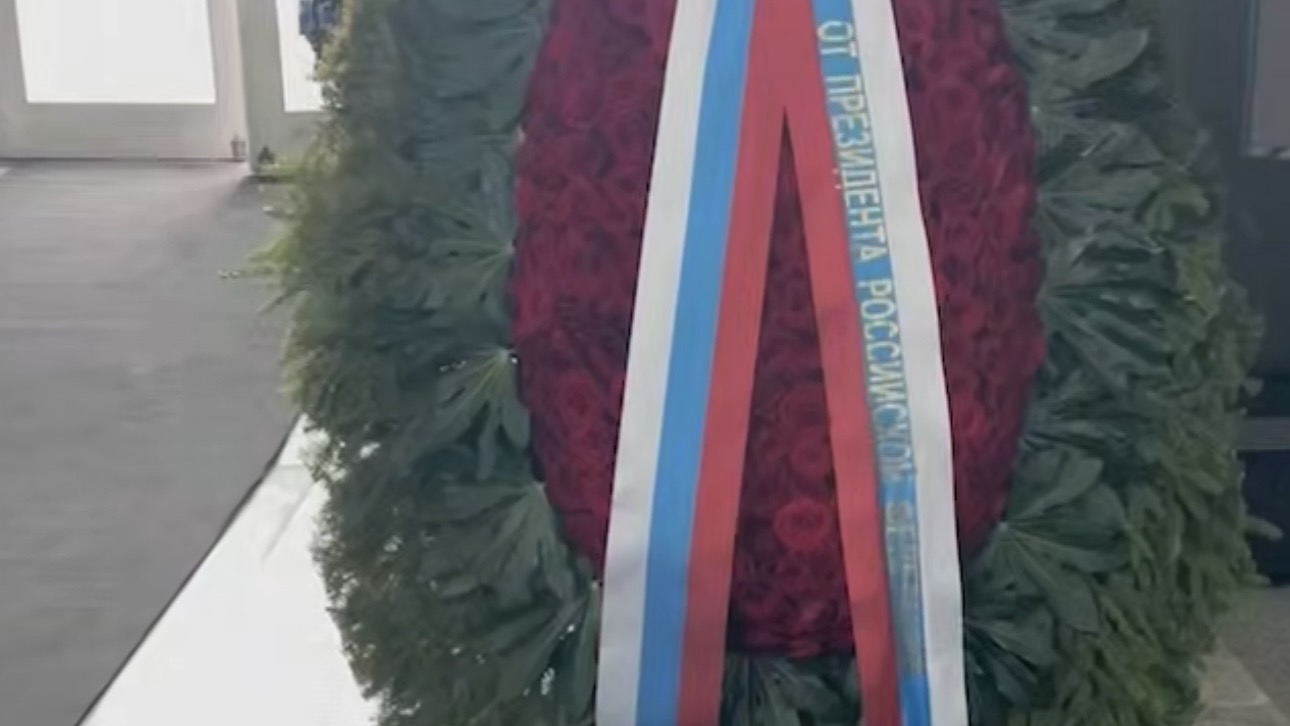 Венки от Путина, Мишустина и Белоусова доставили на прощание с Пимановым