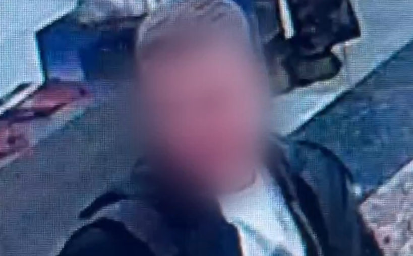 Молодой человек украл рюкзак у сотрудницы кафе в центре Москвы