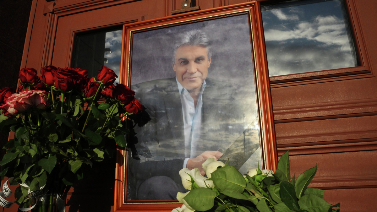 Прощание с телеведущим Алексеем Пимановым началось в Москве