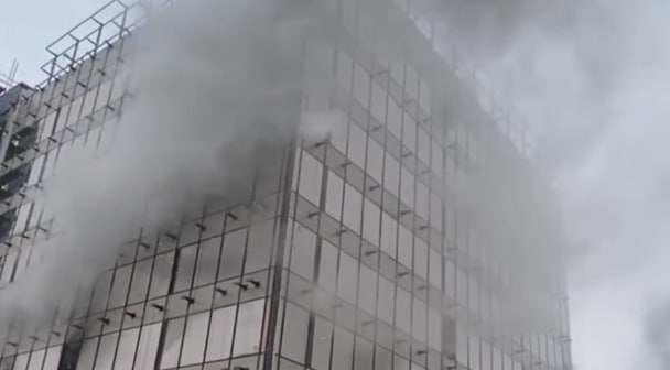 Один человек погиб при пожаре на стройке в районе Аэропорт в Москве