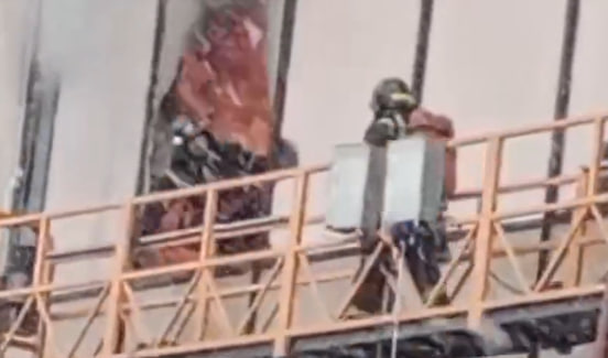 Названа предварительная причина пожара на стройке на севере Москвы