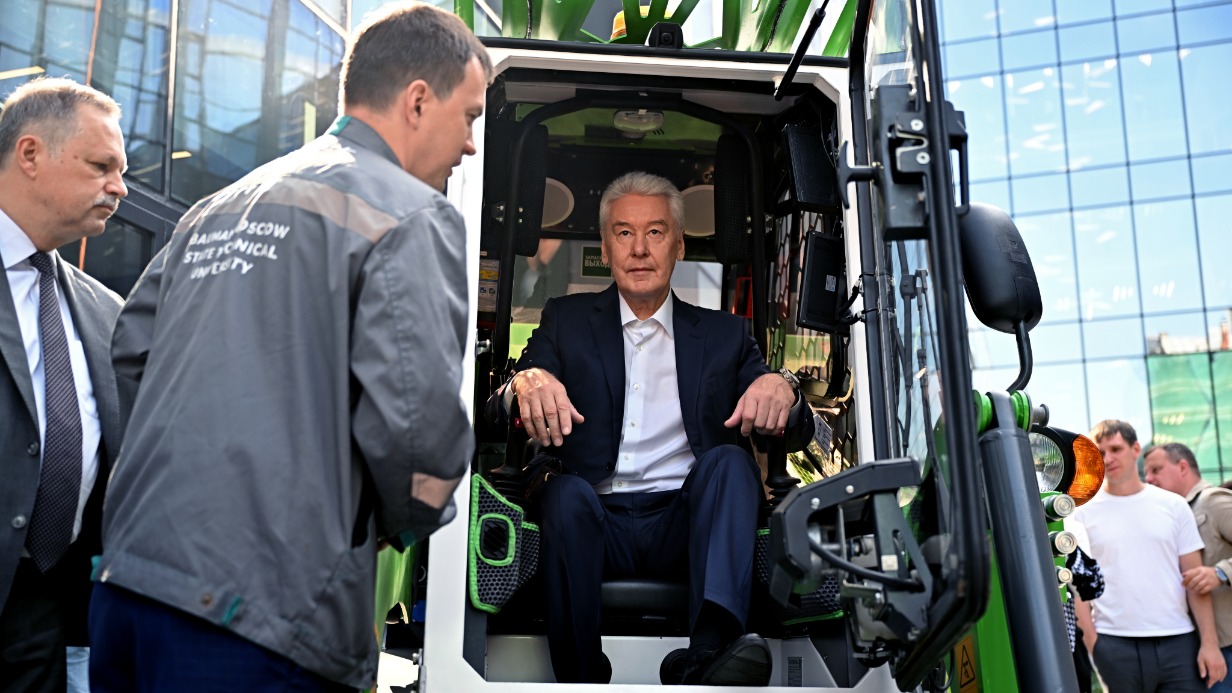 Мэр Москвы Сергей Собянин в Многофункциональной электроплатформе «HARD E» на территории МГТУ имени Н. Э. Баумана