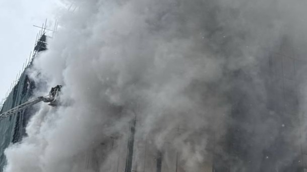 Число погибших при пожаре на стройке на севере Москвы увеличилось до пяти