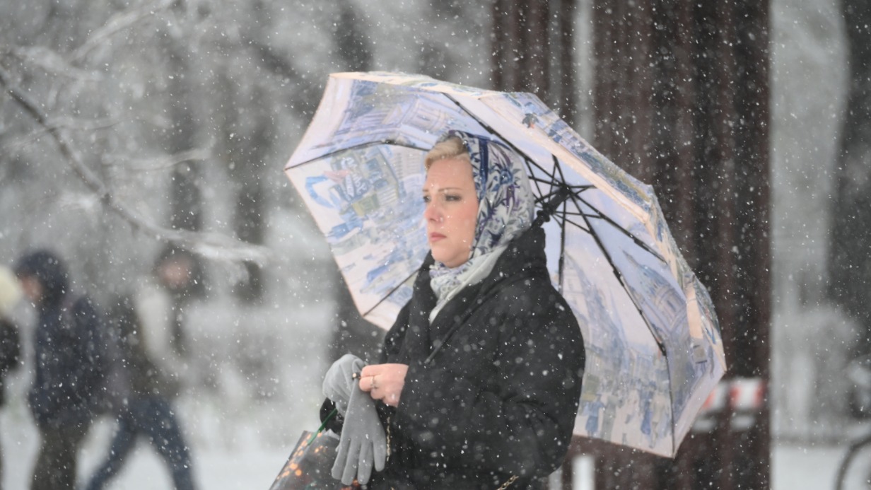 Москвичка Светлана Курята у станции метро «Спортивная»