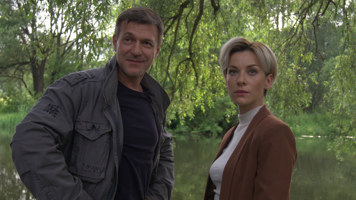 Кадр из сериала «Ночной»: актеры Константин Стрельников и Елена Лотова играют в нем оперативников, задача которых — поймать серийного маньяка-невидимку