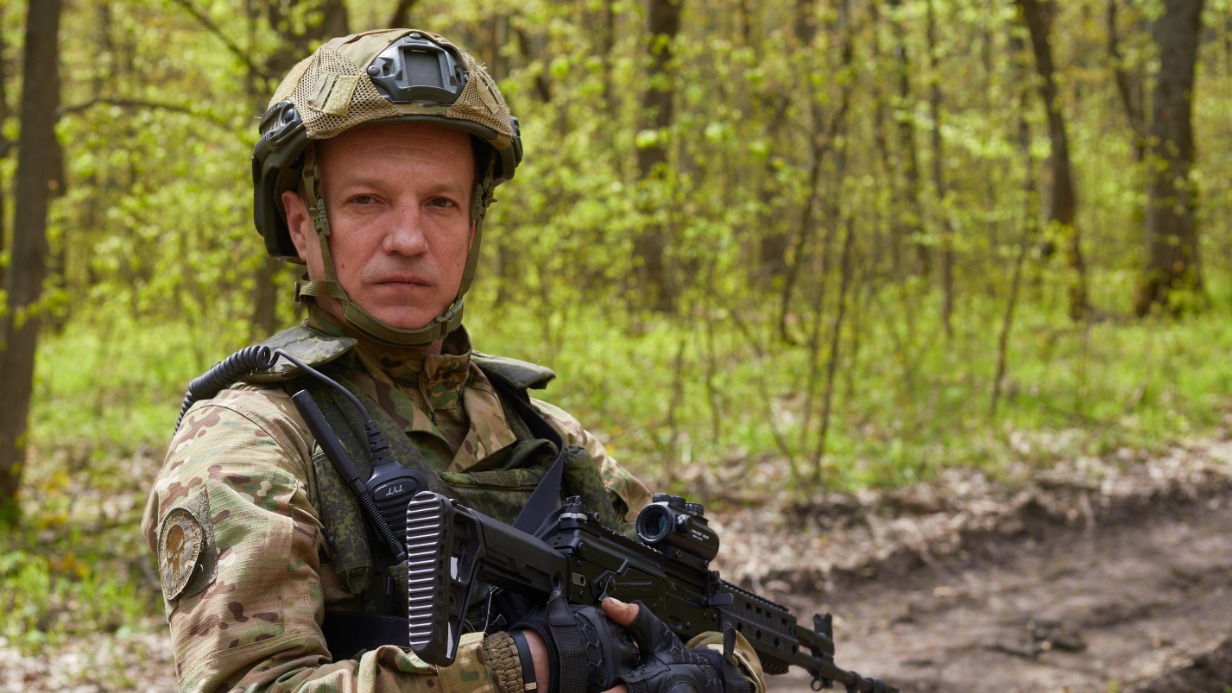 Санитар-водитель в отделении медицинской эвакуации отряда «Шторм» 83-го мотострелкового полка группировки войск «Север» с позывным «Егерь» на передовой
