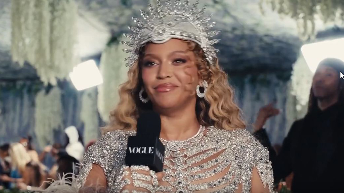 Page Six: Колье Бейонсе на Met Gala оценили в 3,7 миллиарда рублей