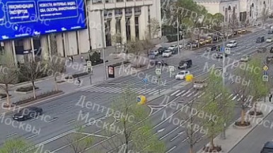 Появилось видео момента ДТП с участием рэпера Navai в центре Москвы