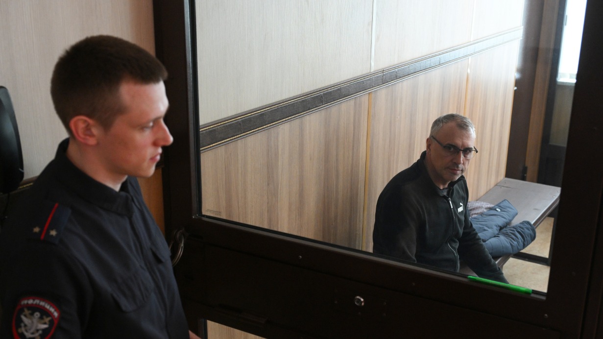 Глава Западно-Сибирской железной дороги Александр Грицай в Ленинском районном суде Новосибирска. Он был задержан по подозрению в получении взятки в особо крупном размере