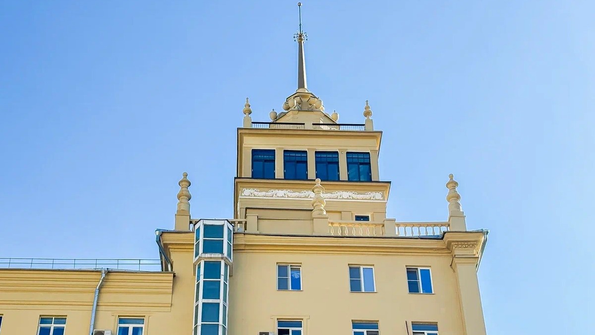 В рамках реализации программы капитального ремонта обновили дом, в котором жил участник Великой Отечественной войны Митрофан Студеникин