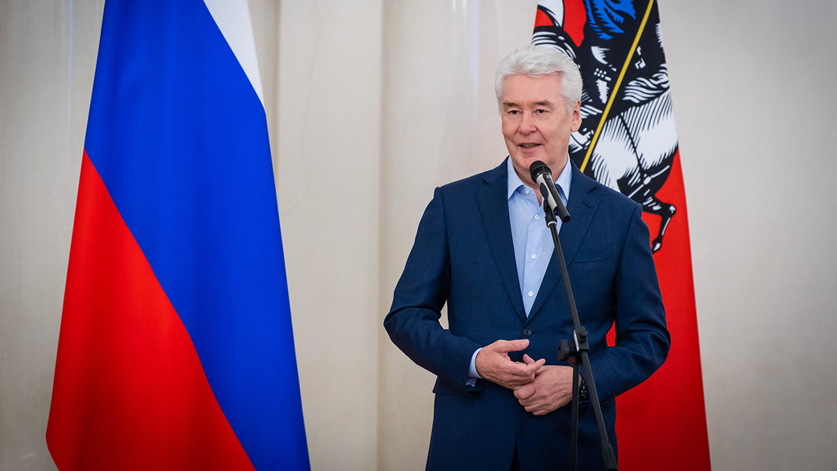 Собянин вручил участникам ВОВ памятные знаки «85 лет битвы за Москву»