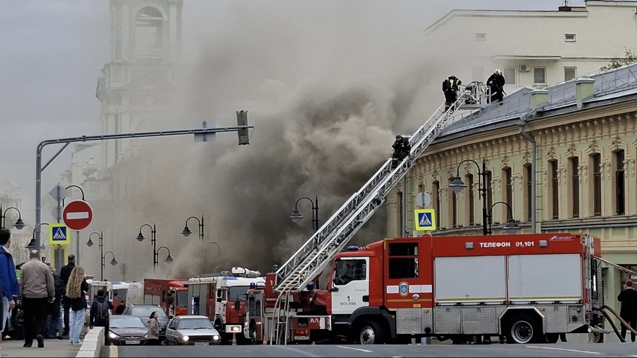 Движение временно перекрыли на Пятницкой улице в Москве