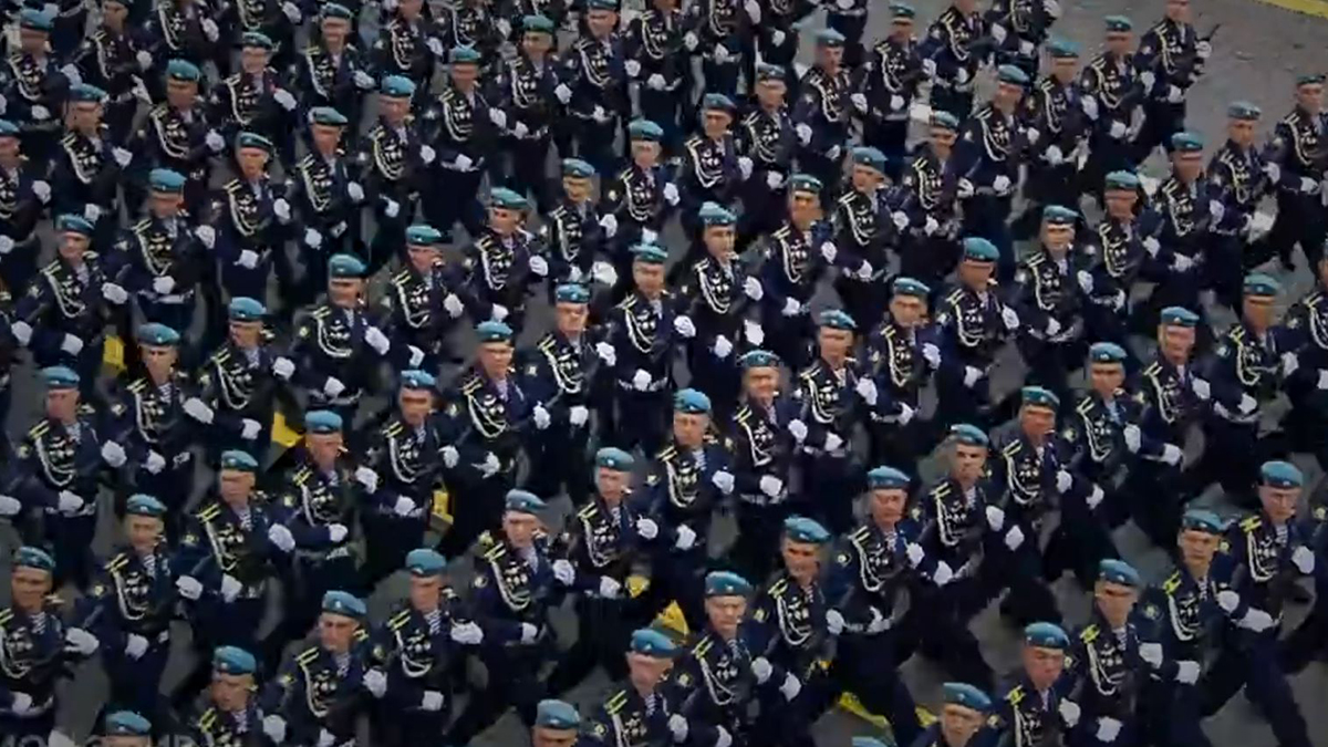 Движение пеших парадных расчетов началось на Параде Победы на Красной площади