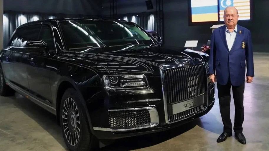 Король Малайзии получил лимузин Aurus в подарок от России
