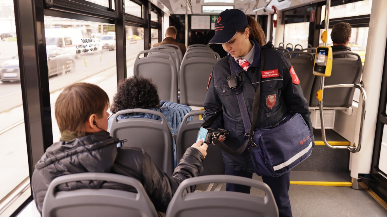 Безбилетник проведет в тюрьме 1,5 года за нападение на контролера в Москве