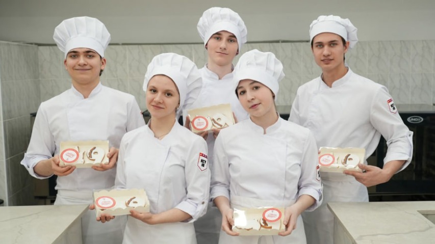  Студенты московских колледжей ко Дню Победы передали участникам СВО гумпомощь