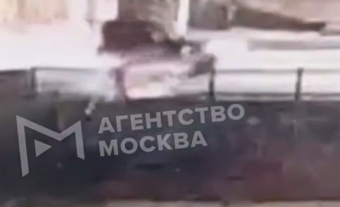 Мотоциклист врезался в ограждение на Бережковской набережной в Москве