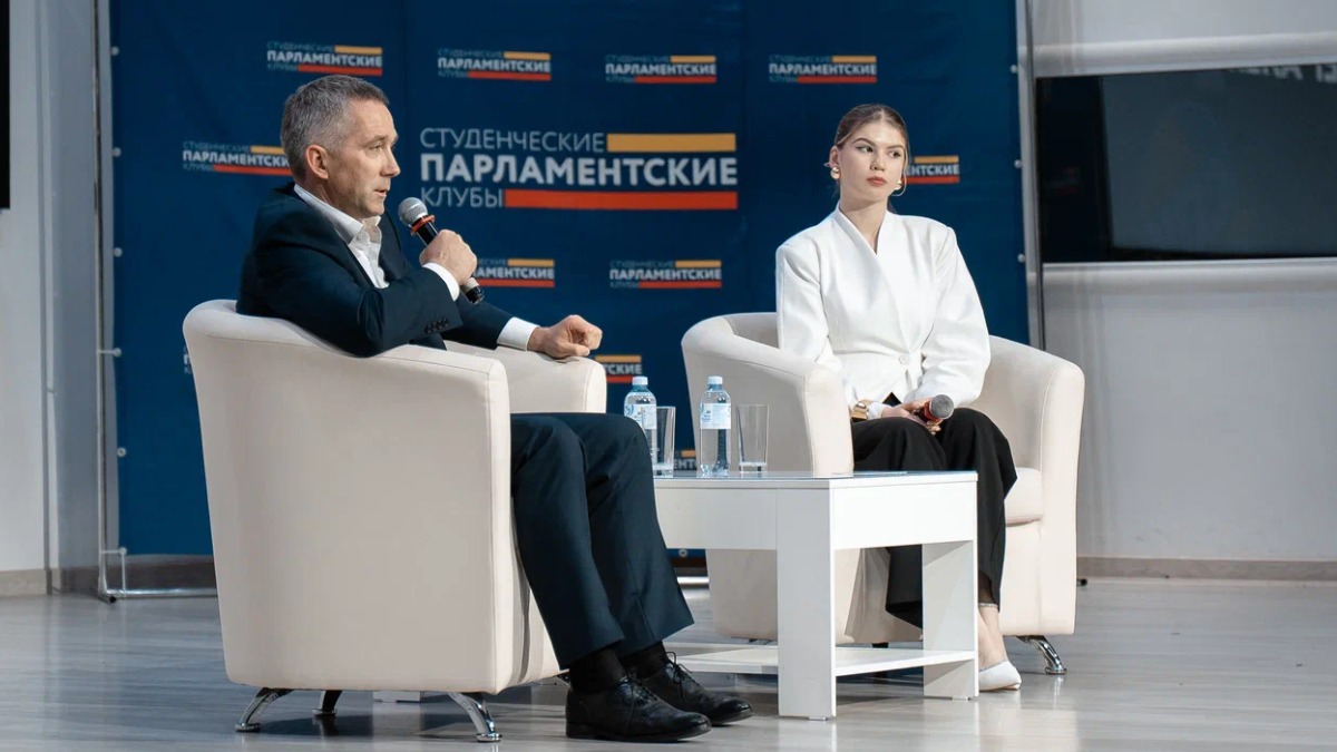Журналист Олег Леонов рассказал студентам о роли общественной деятельности в построении успешной карьеры