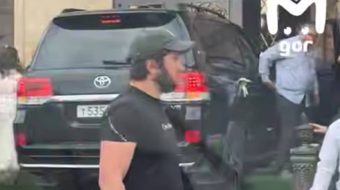 Водитель внедорожника в Дагестане пытался заехать в дом во время свадьбы