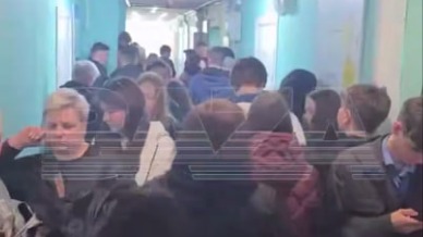 Гигантская очередь образовалась на входе в психбольницу Южно-Сахалинска