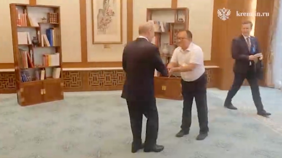 Путин встретился с китайцем, которого видел ребенком во время первого визита в КНР
