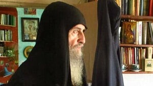 Священник и автор песен Ваенги, иеромонах Роман скончался в сербском аэропорту