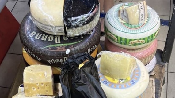 Более 130 килограммов небезопасной продукции нашли на подмосковном рынке